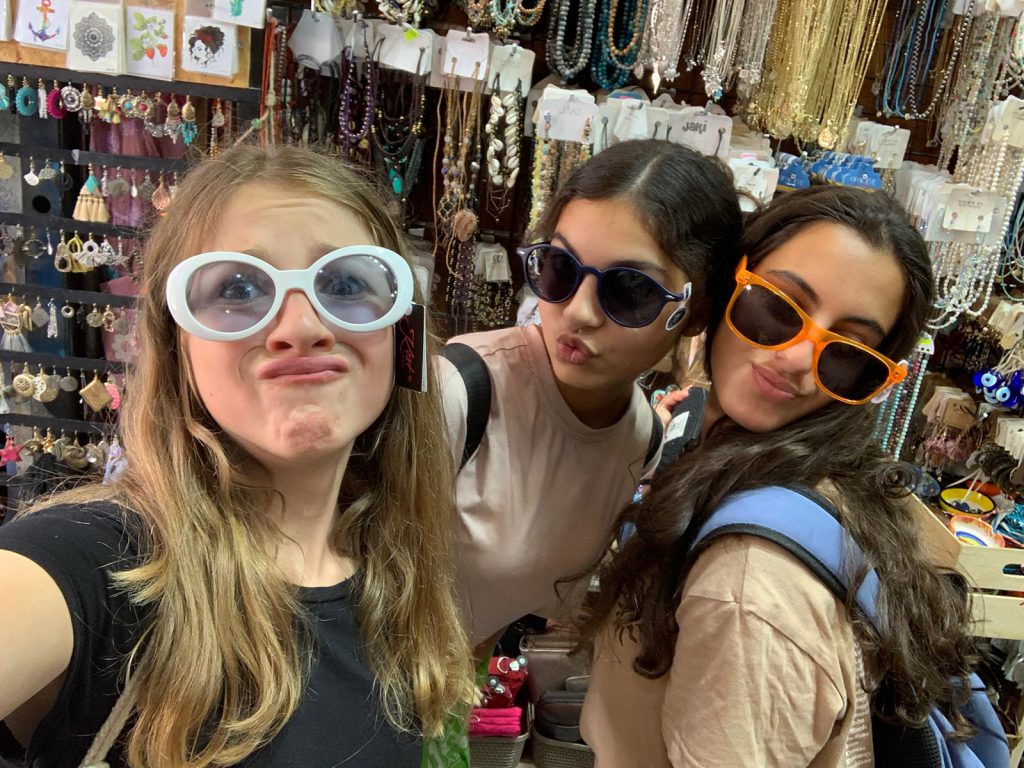 English work by meiel abuhasira - Ourboox.com