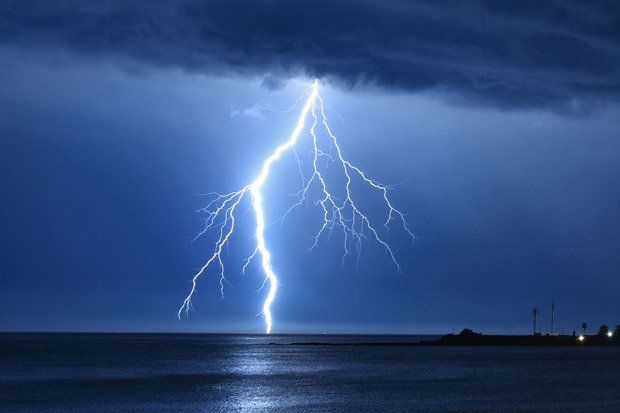 البرق by Majed Rezeq - Illustrated by ماجد محمد رزق - Ourboox.com