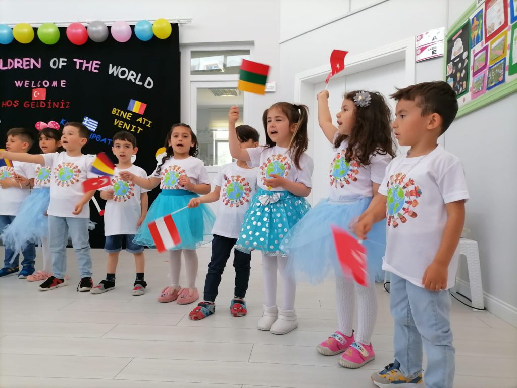 Children come hand in hand