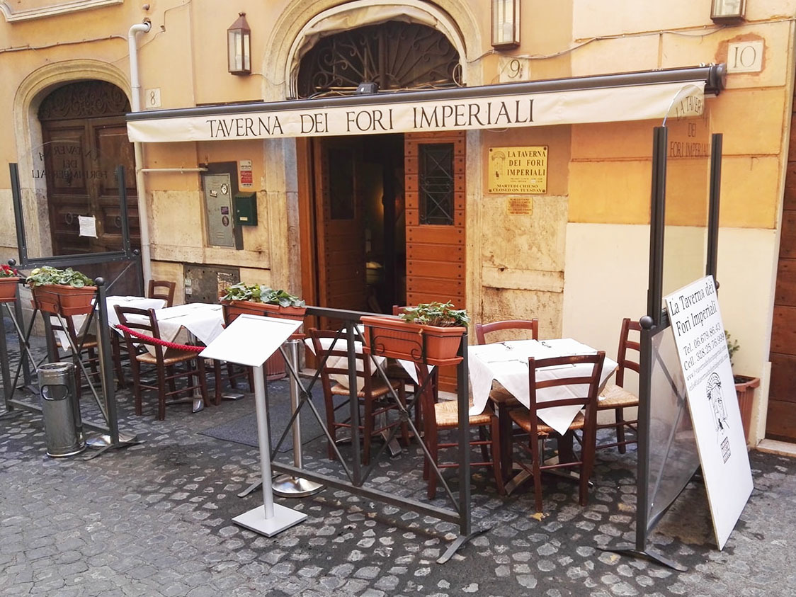 Restaurants in Italy by Birgül Aylin Deniz - Illustrated by Venue Tour Organization - Ourboox.com