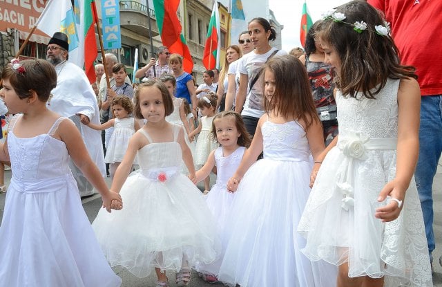 Project Work/Team Asenovgrad – Presenting Asenovgrad by Hristian Ushev - Ourboox.com