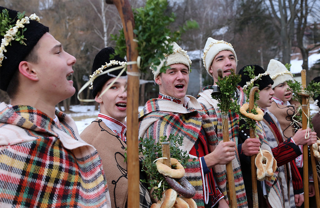 Christmas arund the world by Latinka-Poli - Illustrated by Poli and Latinka  - Ourboox.com