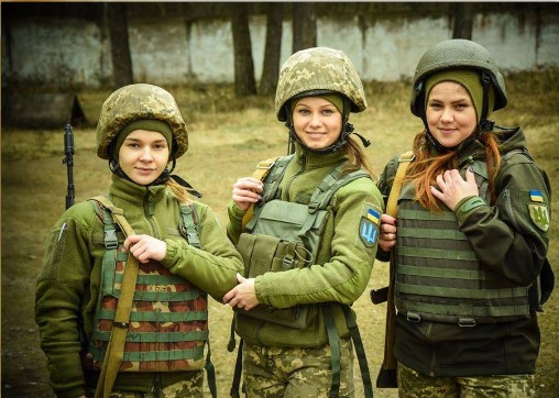 Жіноче обличчя війни by tchervonaslobodaschool - Ourboox.com