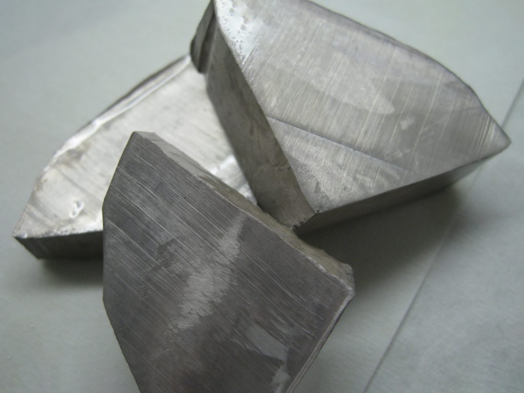 Историята за химичният елемент натрий Na неговите съединиения и неговите химични свойства.я by Dimitur Traikov - Ourboox.com