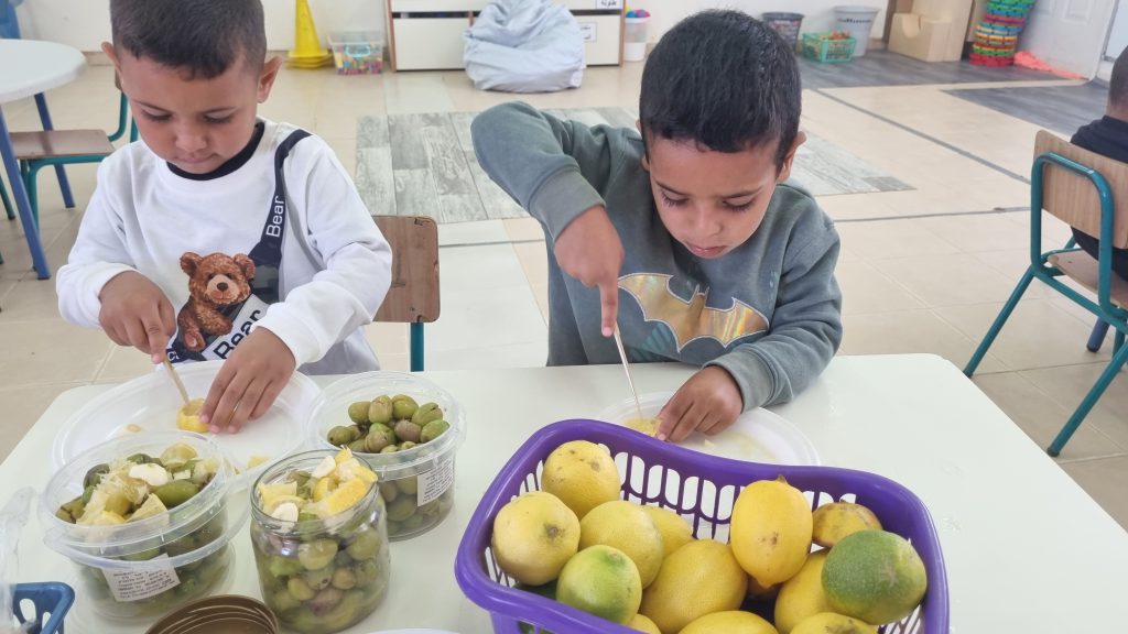 مراحل تحضير الزيتون في روضتنا by zahraa - Ourboox.com