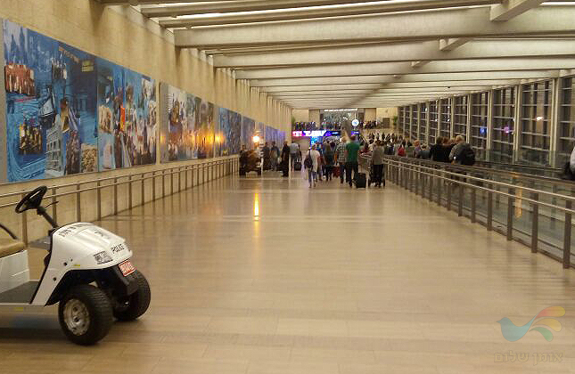 Airport life by Yuval Aspis - Ourboox.com