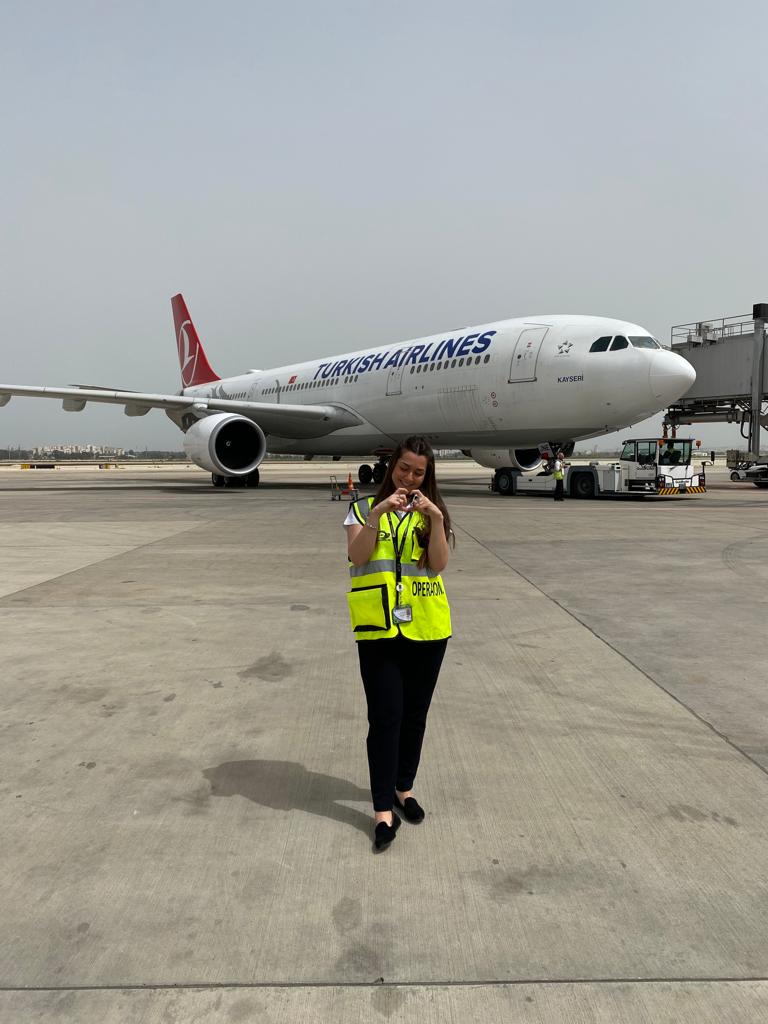 Airport life by Yuval Aspis - Ourboox.com