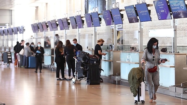 Airport life by Yuval Aspis - Ourboox.com