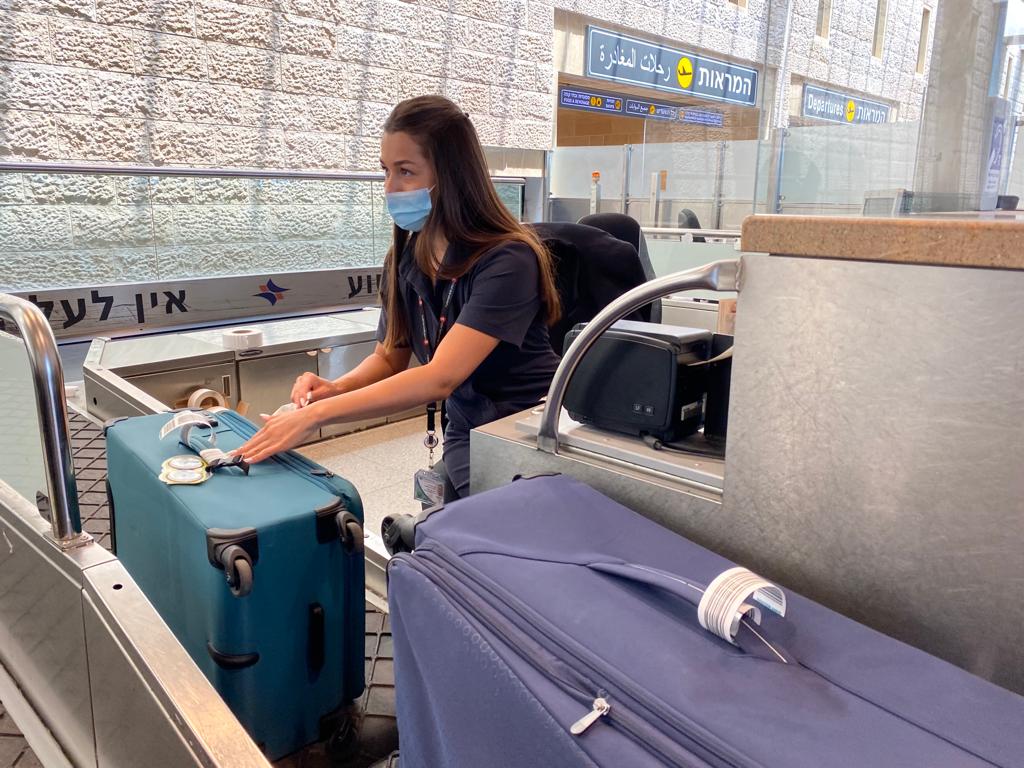 Airport life by Yuval Aspis - Ourboox.com