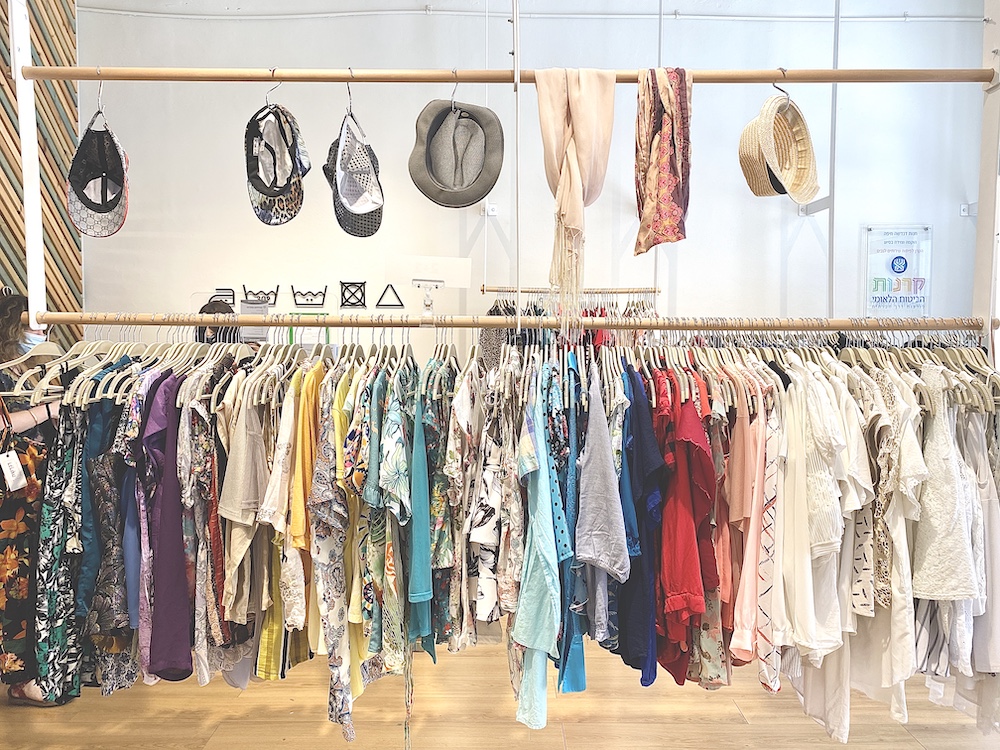 Circular Fashion by Adar Avni - Ourboox.com