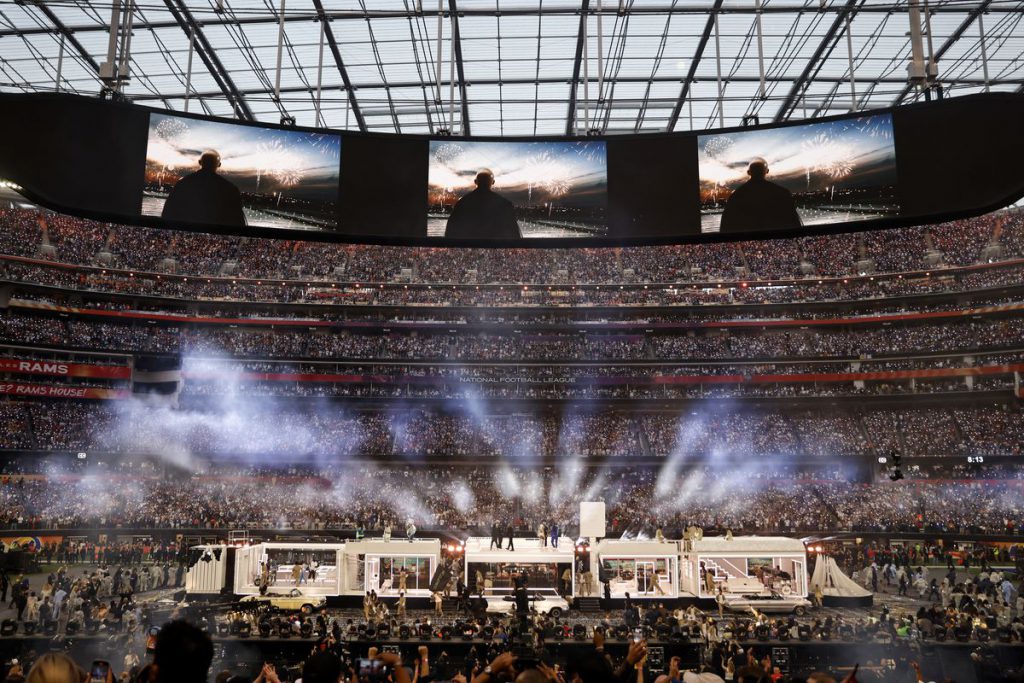 super bowl halftime show by Yuval Aspis - Ourboox.com