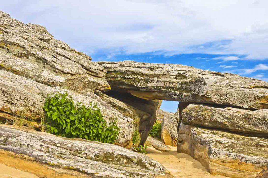 THE STONE GRAVES by Tarasova Natali - Ourboox.com