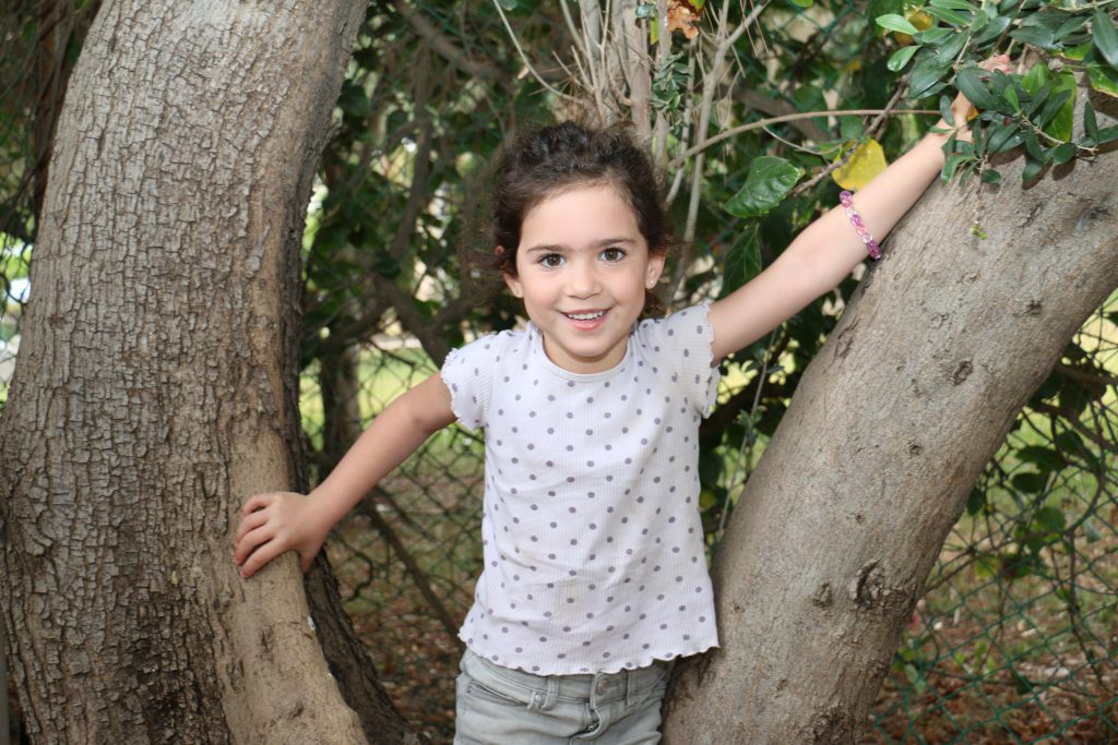 אלונה רואש by adi zilber - Ourboox.com