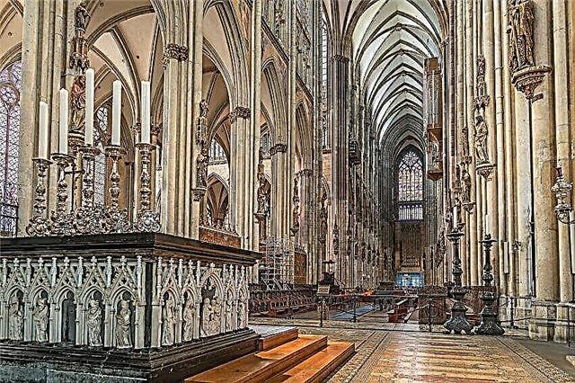 Мистецтво 11 клас by Nataliya  - Illustrated by   Віртуальна подорож.  Кельнський собор. Німеччина - Ourboox.com