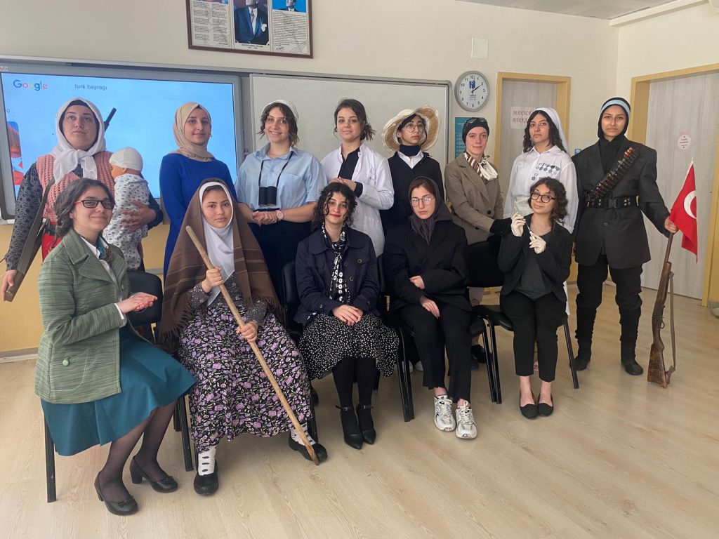 ÖRNEK ŞAHSİYETLER HAYAT BULSUN ! by mrym  - Ourboox.com