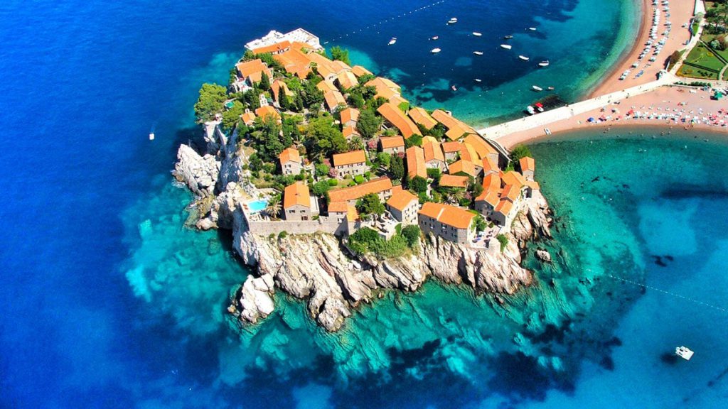 Montenegro Journal by Büşra Işık - Illustrated by Büşra Işık & Sesil Azra Demir - Ourboox.com