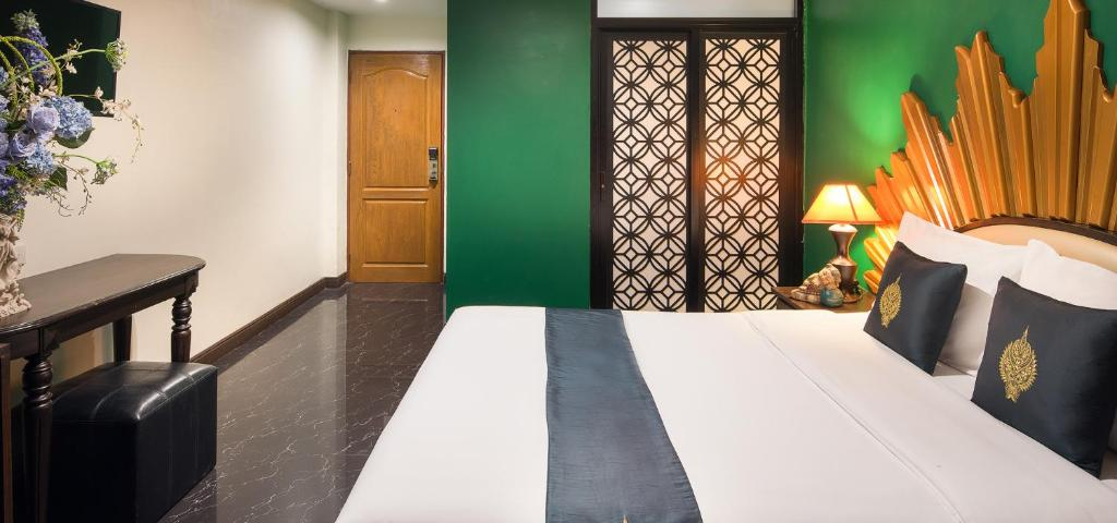 Khaosan Palace Hotel by Fakhri Taha 21902770 - Ourboox.com