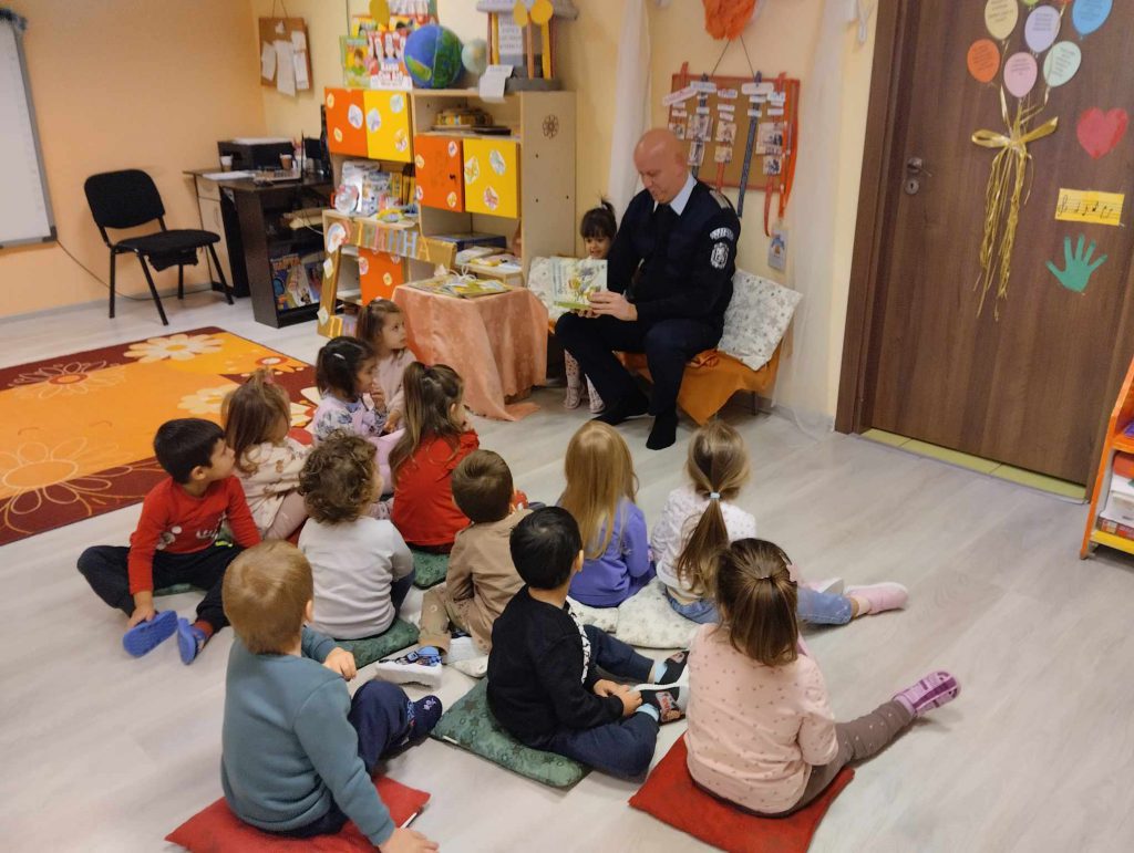 ПЕДАГОГИЧЕСКА ПРАКТИКА ” УТРИННА ПРИКАЗКА” by Ina Iwanowa - Ourboox.com