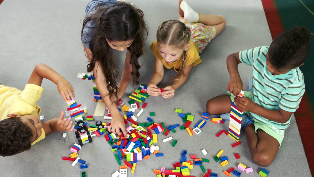 לומדים לשחק ביחד