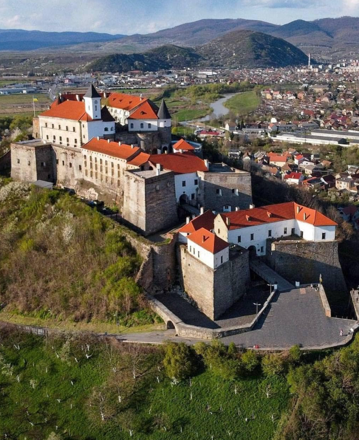 Історичні замки України by Motruchyk Vita - Ourboox.com