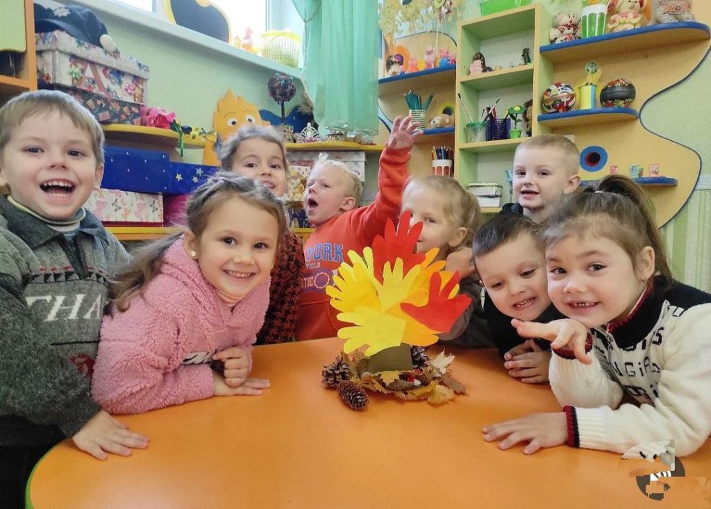 КАЗКИ ПІД ЗВУКИ СИРЕН: Сухомлинський говорить серцем вихователь Петрова Аріса by Creator - Ourboox.com