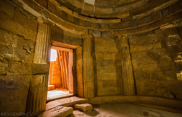 Тракийски гробници by Viktor Mitrev - Ourboox.com