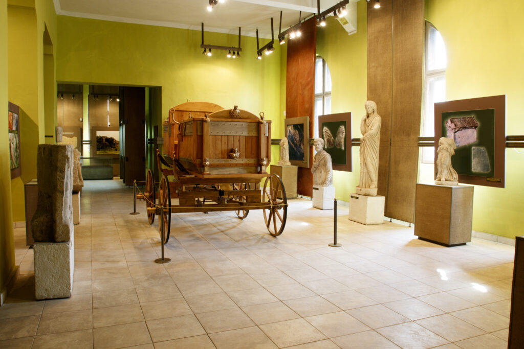 Силистра – градът на Дунав и вечността by Greta Valcheva - Illustrated by Невена Драганова - Ourboox.com