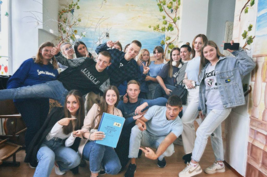 ВИПУСК 2025 by goooglyk - Illustrated by Наталія ПОЛІЩУК - Ourboox.com