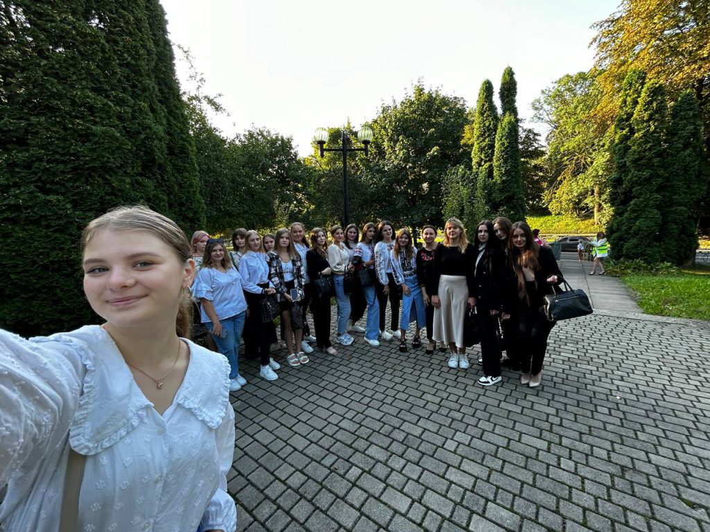 ВИПУСК 2025 by goooglyk - Illustrated by Наталія ПОЛІЩУК - Ourboox.com