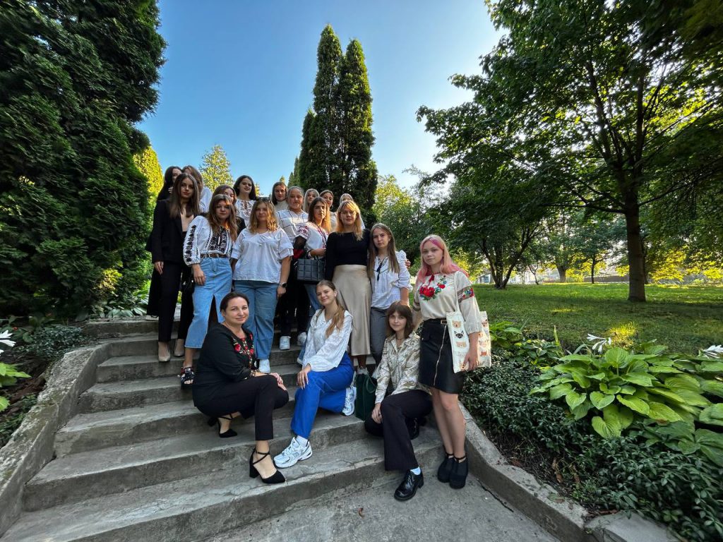 ВИПУСК 2025 by goooglyk - Illustrated by Наталія ПОЛІЩУК - Ourboox.com