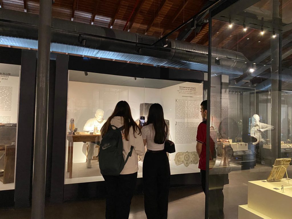 Mythology-Museum Trip by İlgi Dilmen - Illustrated by İlgi Dilmen - Ourboox.com