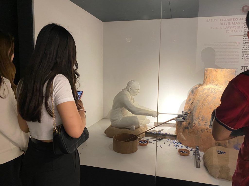 Mythology-Museum Trip by İlgi Dilmen - Illustrated by İlgi Dilmen - Ourboox.com