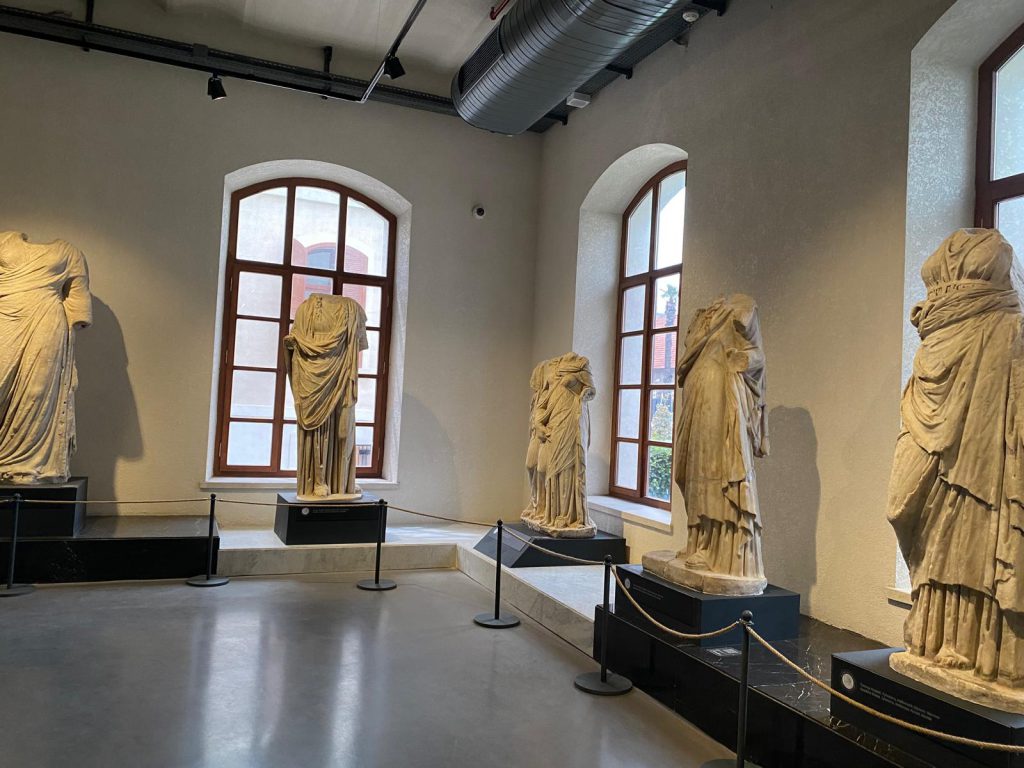 Mythology-Museum Trip by İlgi Dilmen - Illustrated by İlgi Dilmen - Ourboox.com