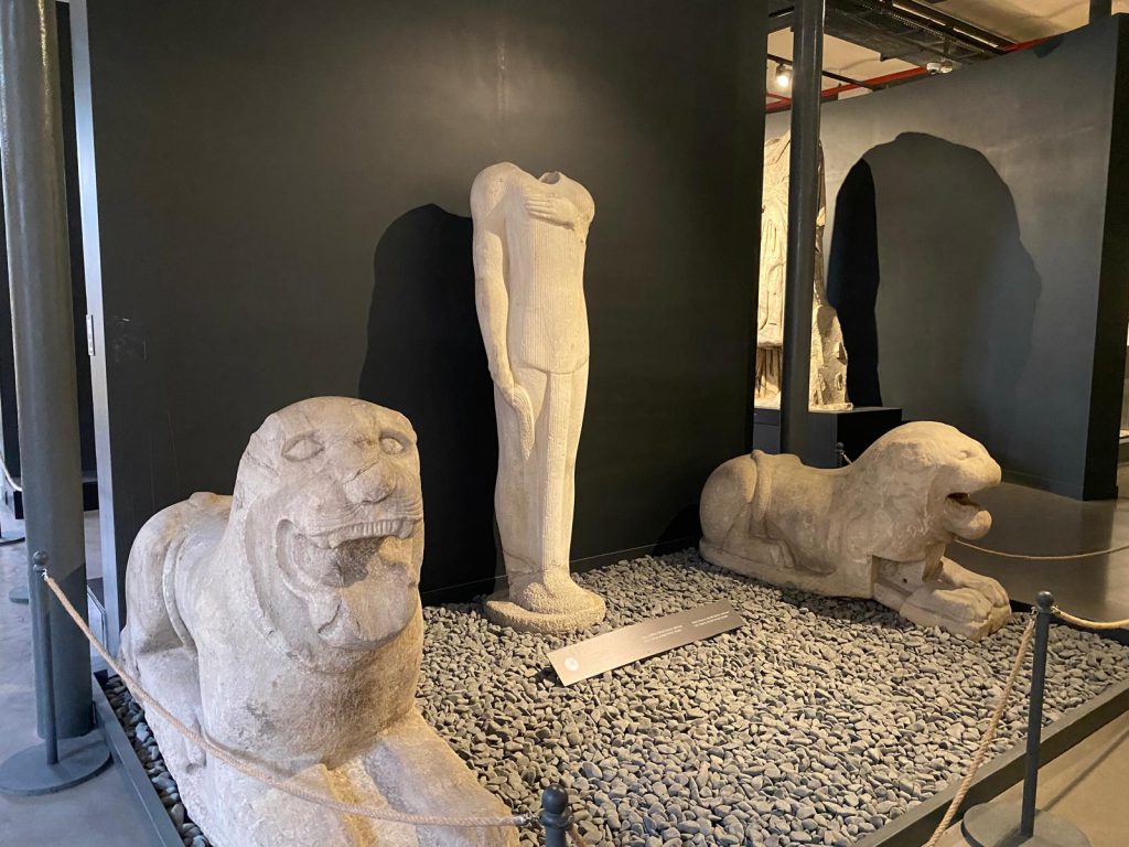 Mythology-Museum Trip by İlgi Dilmen - Illustrated by İlgi Dilmen - Ourboox.com