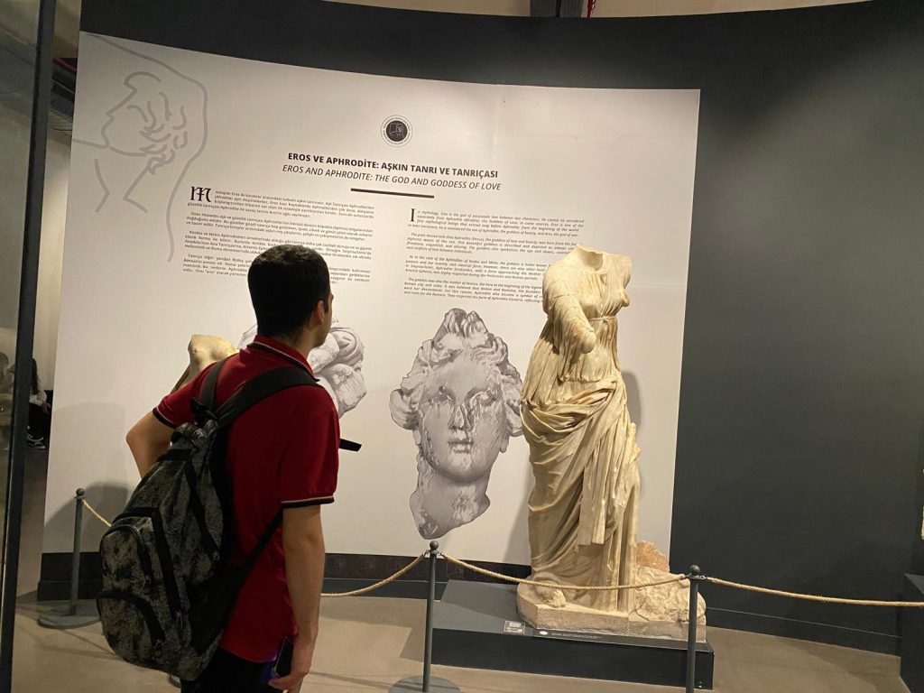 Mythology-Museum Trip by İlgi Dilmen - Illustrated by İlgi Dilmen - Ourboox.com