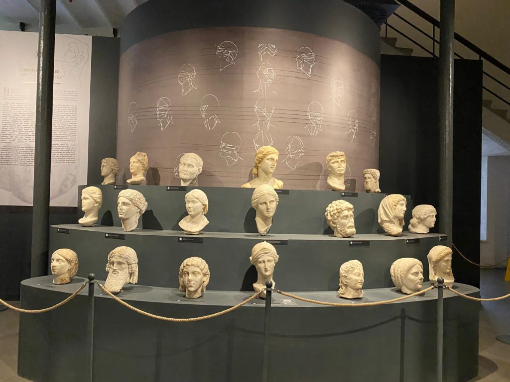 Mythology-Museum Trip by İlgi Dilmen - Illustrated by İlgi Dilmen - Ourboox.com