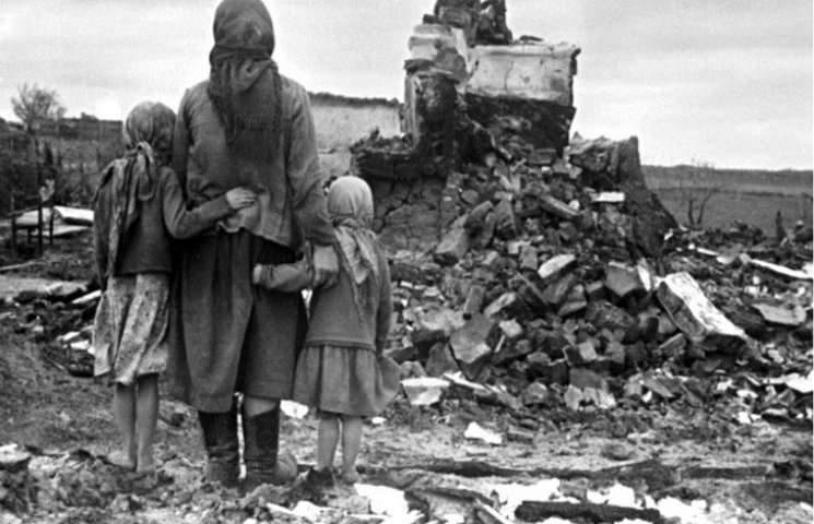 Пам’ять про жертв воєн у тоталітарному та демократичному суспільстві. Чи є різниця і в чому вона полягає? by Evelina Maikivets - Illustrated by Майківець Евеліна,  Діденко Катерина - Ourboox.com