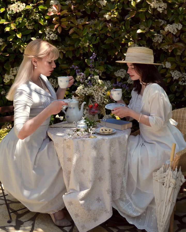 The magic of tea by Ervanur Yanık - Illustrated by Ervanur YANIK  - Ourboox.com