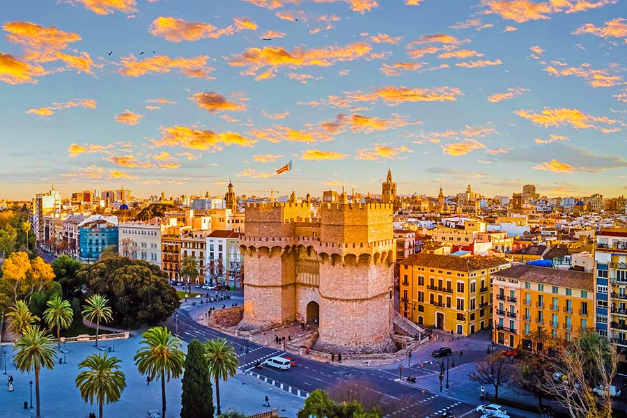 Valencia by ÇAĞAN - Illustrated by Çağan Demirli - Ourboox.com