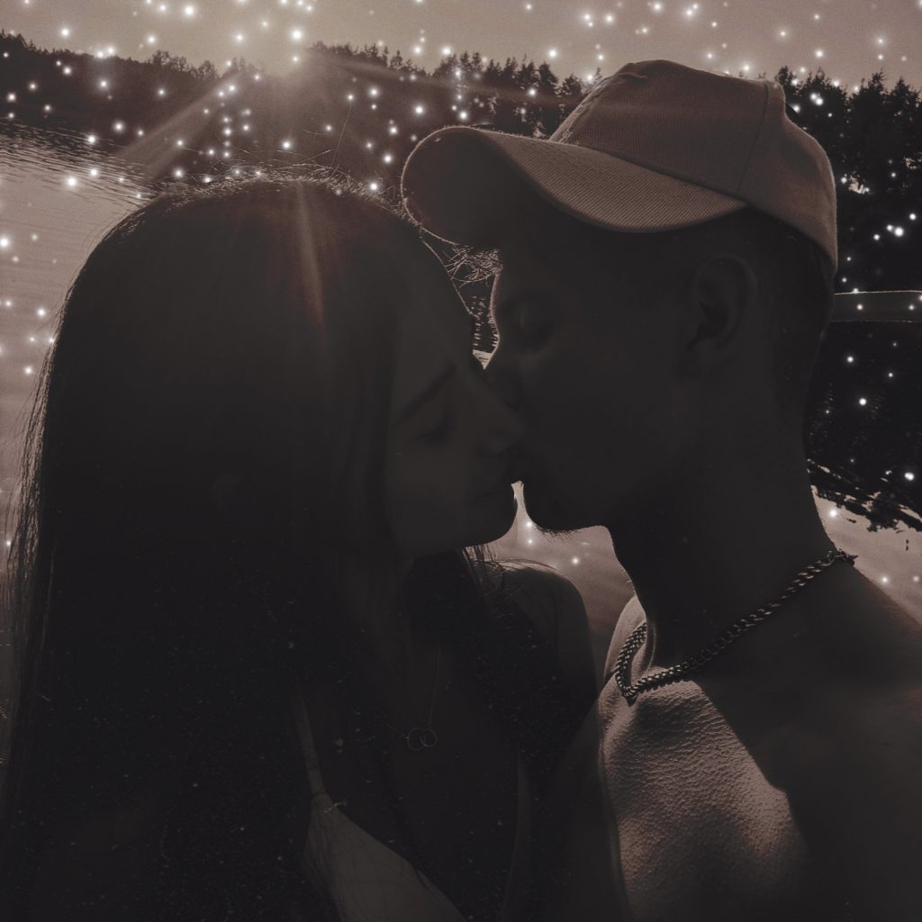 Love Story ❤️ by Alice Rodrigues - Illustrated by Your precious girlfriend  - Ourboox.com