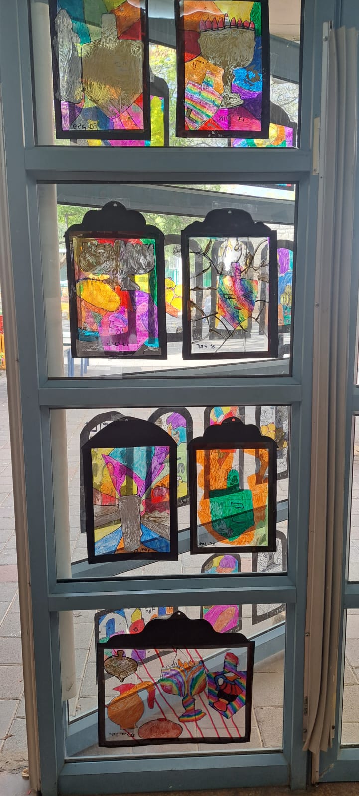 תלמידים לומדים בכיף, מציגים בגאווה by "Ofek" School Modi