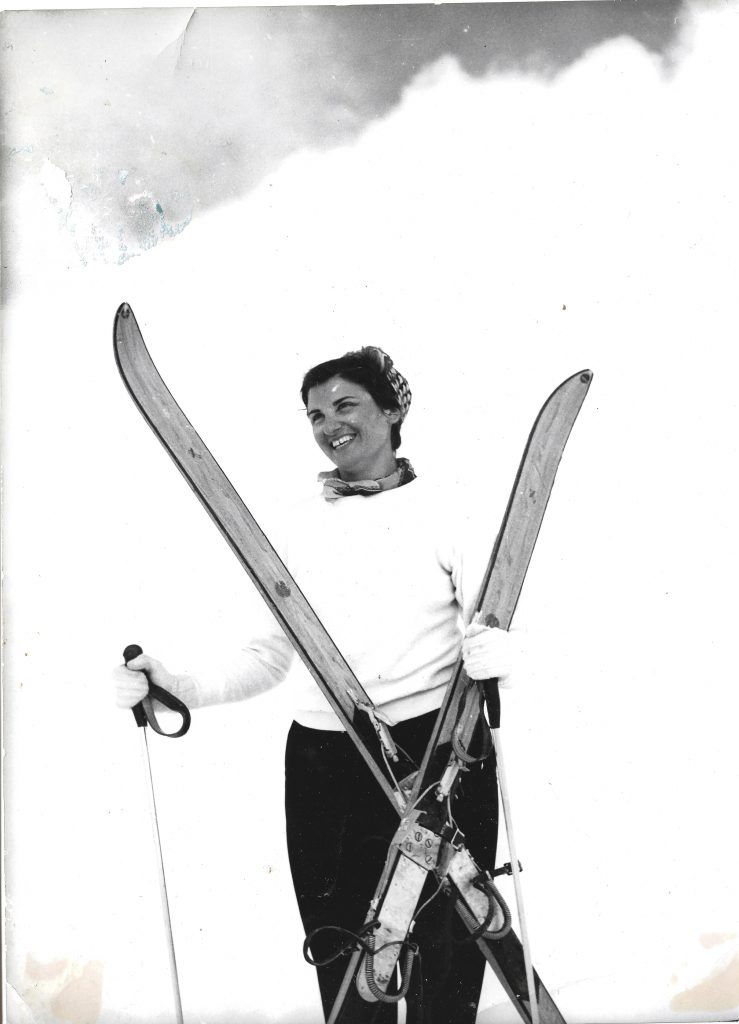 Mica’s Kouskouri ski book by Claire Papageorgiou - Illustrated by Απο το προσωπικό αρχείο της Μίκας Κουσκουρή - Ourboox.com